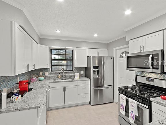 4th image of 2555 Virginia Dr
