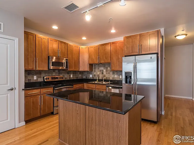 1950 N Logan St #804 — Photo 9