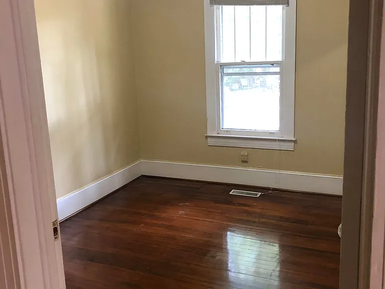 609 S Elm St — Photo 9