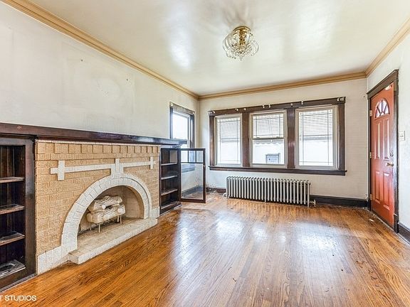 3rd image of 1723 N Moody Ave
