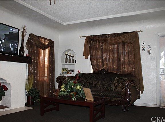 FRONT UNIT- LIVING ROOM