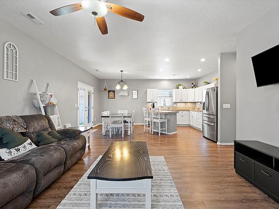 3rd image of 580 N Harrison Pl