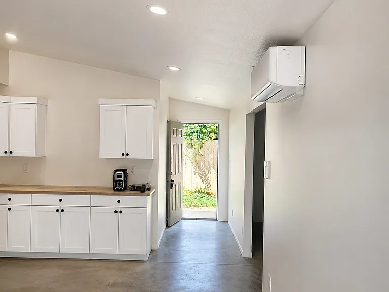 224 W G St #B — Photo 2