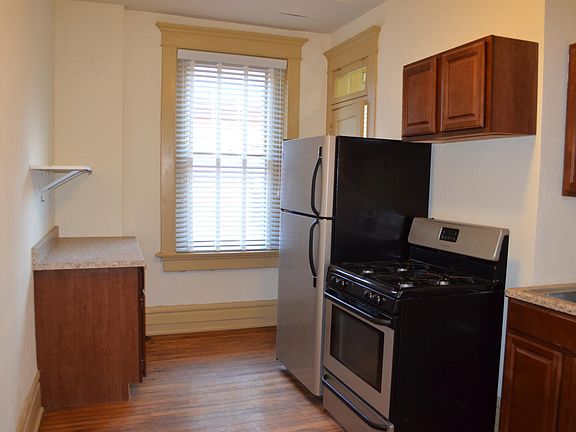 3rd image of 237 1/2 E Livingston Ave