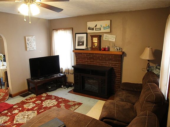 3rd image of 206 W Main St