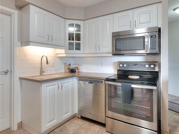 4th image of 250 Glenridge Dr #606