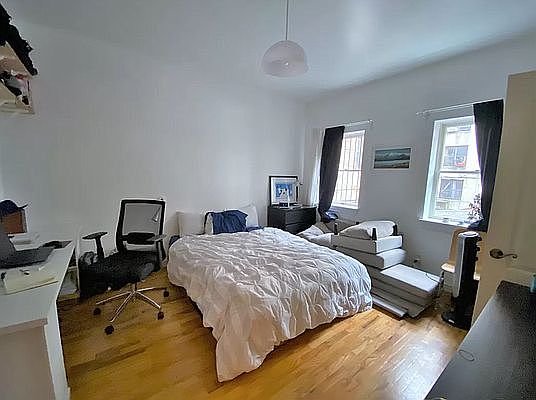 5th image of 12 Maujer St #A2