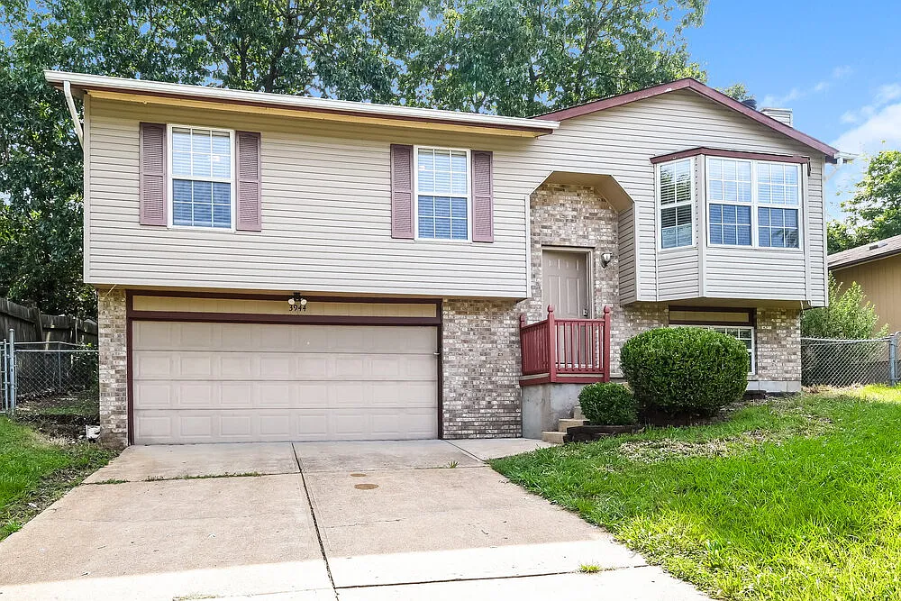 3 bed, 2.0 bath, 1488 sqft, $2,085 — Photo 4