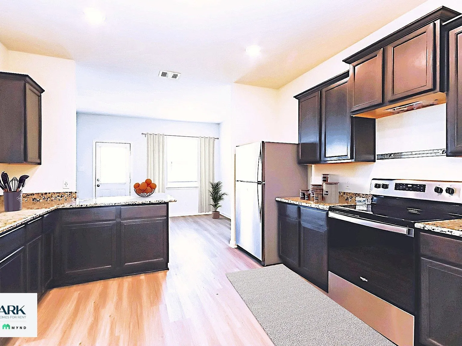 4 bed, 2.5 bath, 2317 sqft, $1,924 — Photo 3