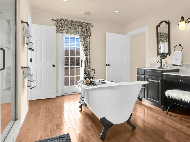 6 Beach Ave — Photo 16