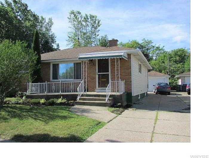 1st image of 833 Saint Lawrence Ave