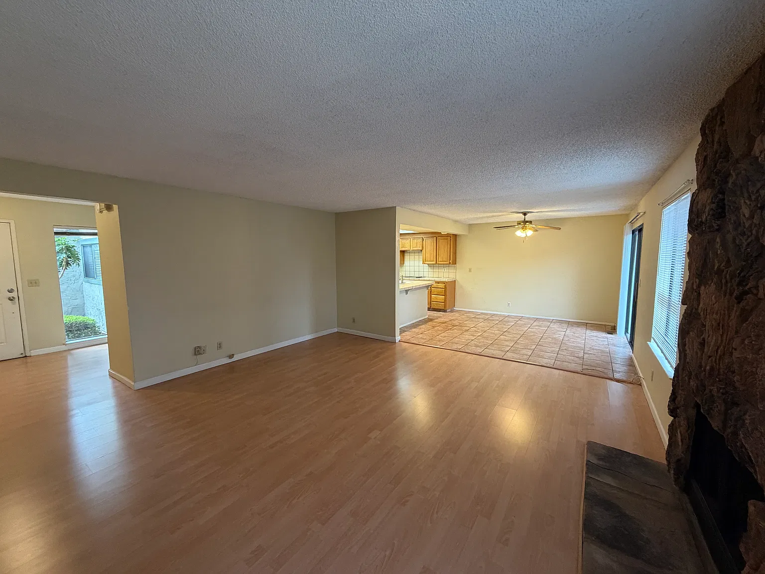3 bed, 2.5 bath, 1779 sqft, $4,350 — Photo 4
