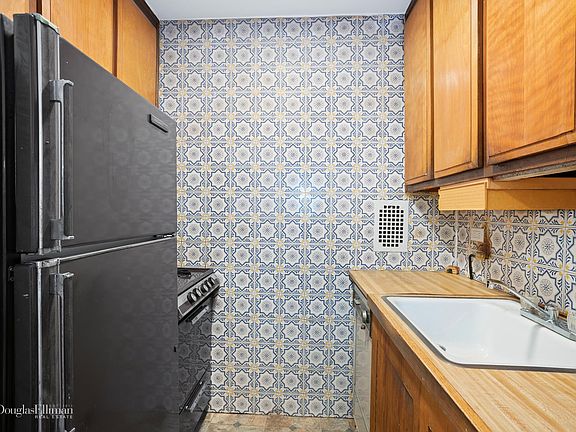 4th image of 220 E 57th St APT 12A