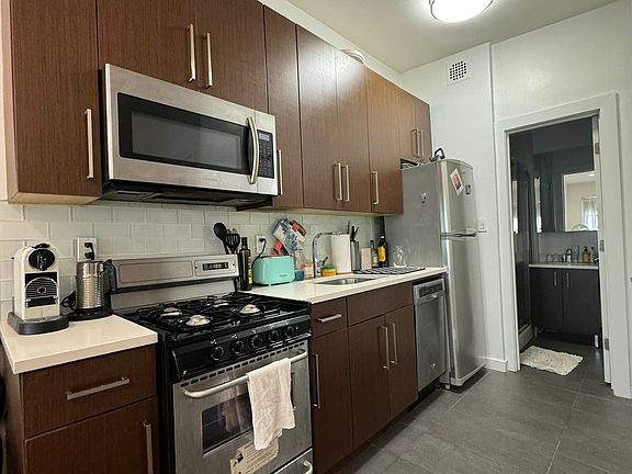 3rd image of 302 E 83rd St APT 2D