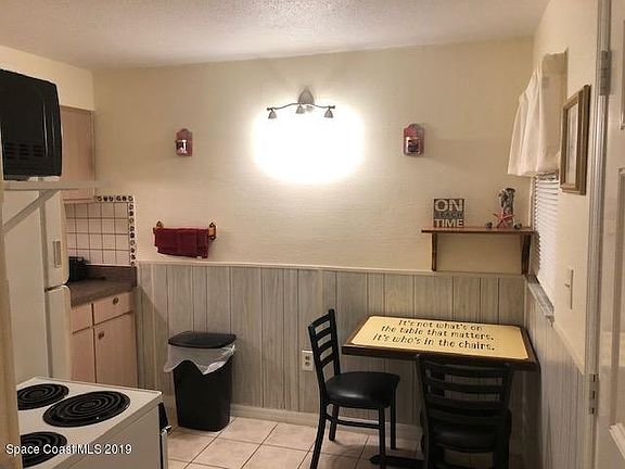 4th image of 211 Circle Dr APT 2