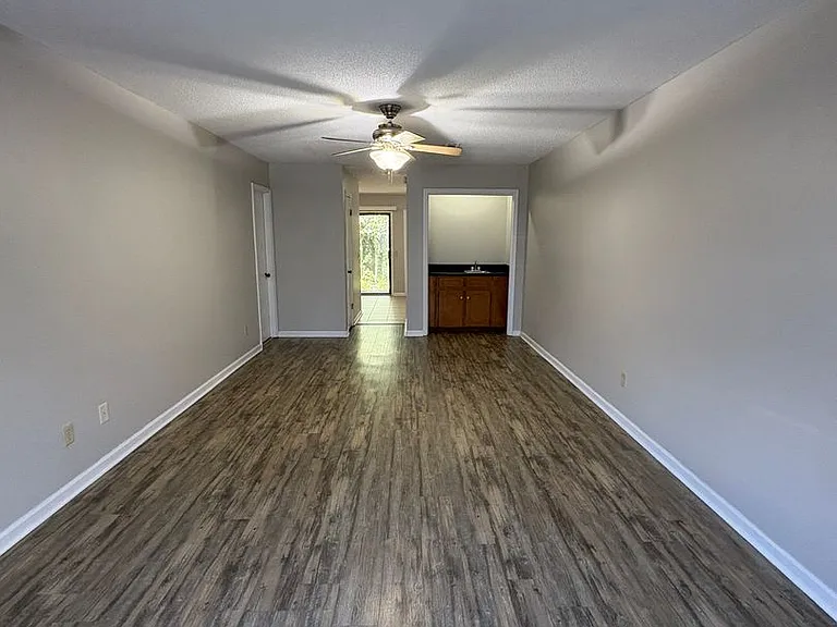 224 Edith Way — Photo 4