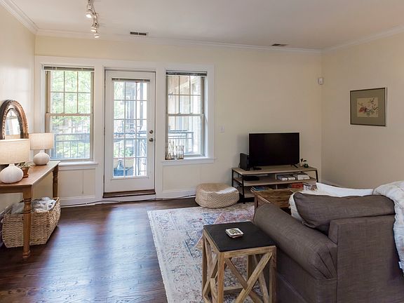 3rd image of 2239.5 N Lincoln Ave #2B