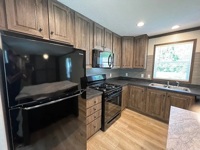Convienent & Comfort Living! — Photo 2