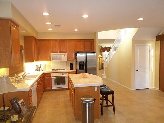 5th image of 856 Esperanza Pl