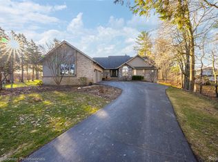 1963 Turnberry Ct, Oxford, MI 48371