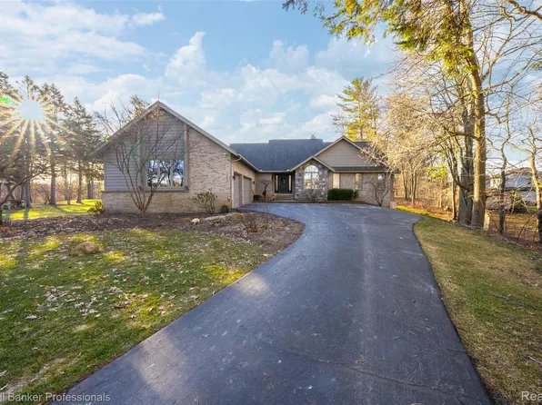 1963 Turnberry Ct, Oxford, MI 48371