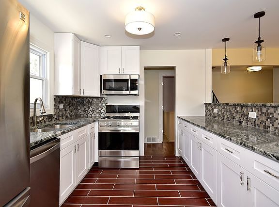 4th image of 2446 Nona Ave