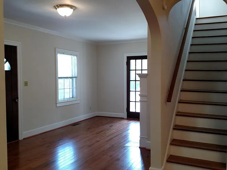 1132 Rosser Ave — Photo 5