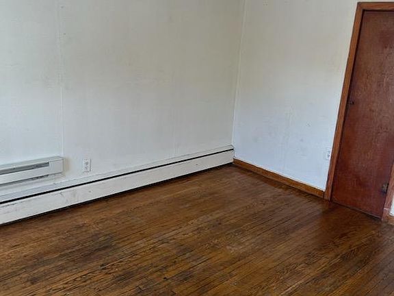 4th image of 956 6th St #11323969