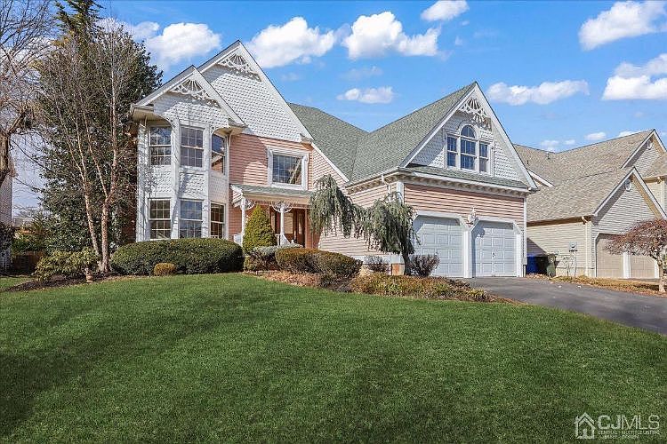 1st image of 18 Wildwood Pl