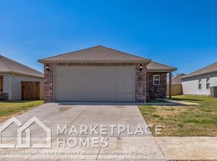 981 E Starling St, Fayetteville, AR 72701