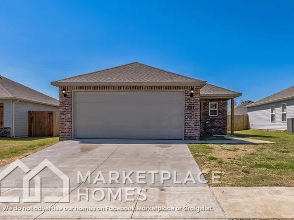 981 E Starling St, Fayetteville, AR 72701