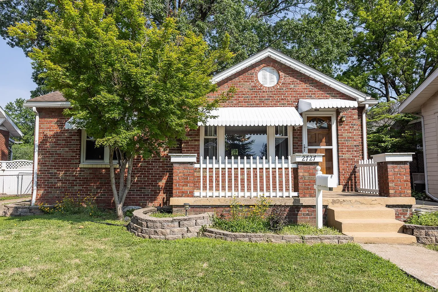 2727 Grand Ave photo 1