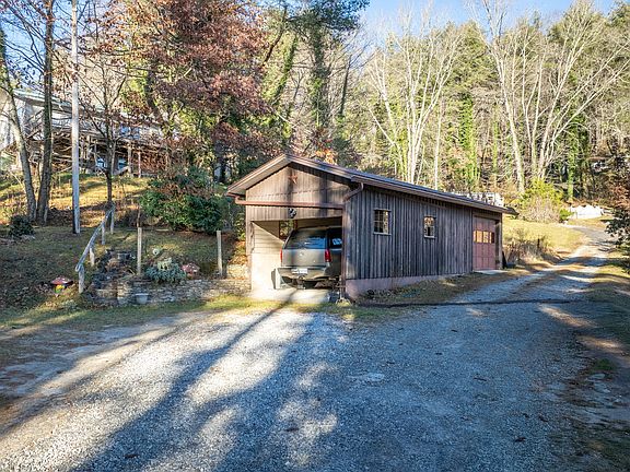 3rd image of 51 Briarberry Lane