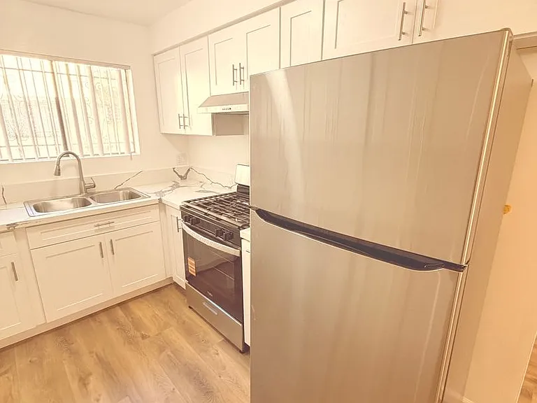 1211 N Ogden Dr — Photo 12