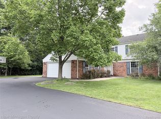 5937 Red Coat Ln, West Bloomfield, MI 48322