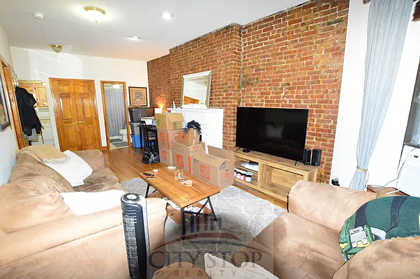 Rented by City Stop Realty | media 9
