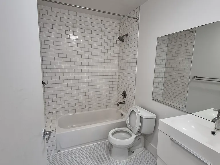 134 S Coronado St #136-1/2 — Photo 16