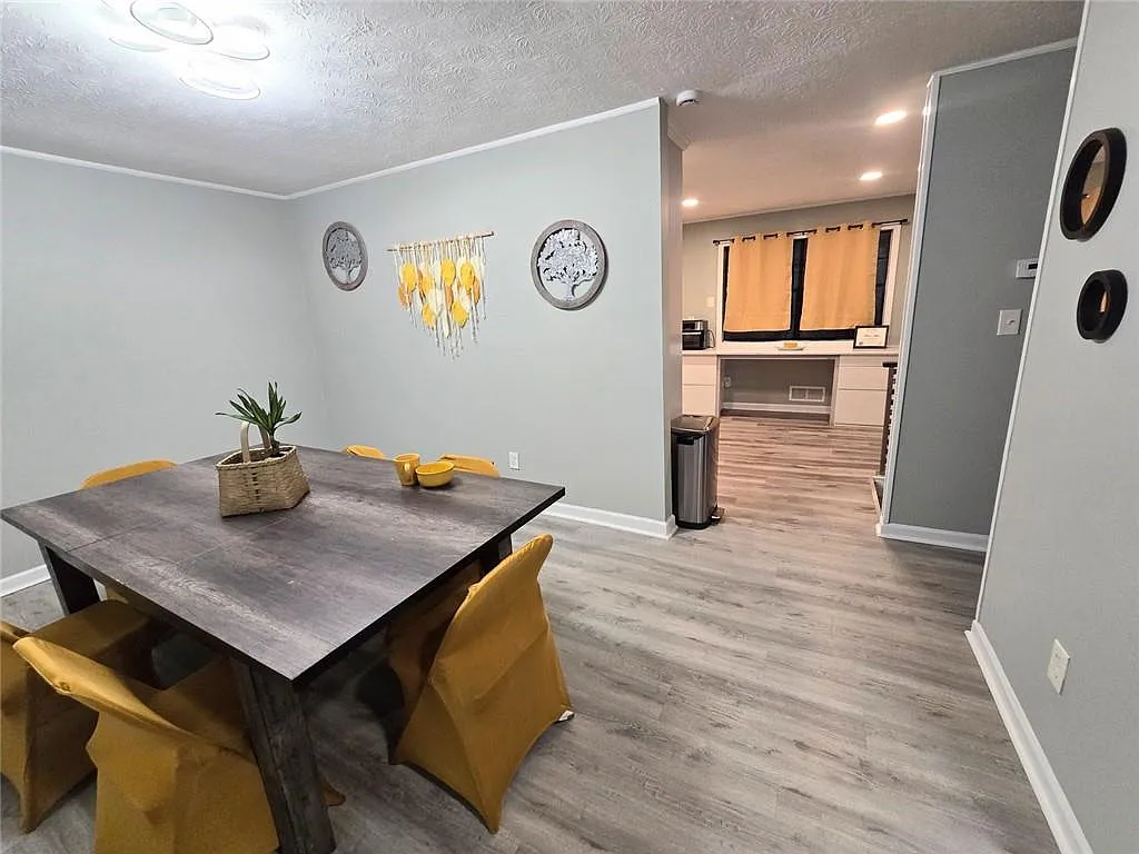 4 bed, 2.5 bath, 1700 sqft, $2,900 — Photo 3