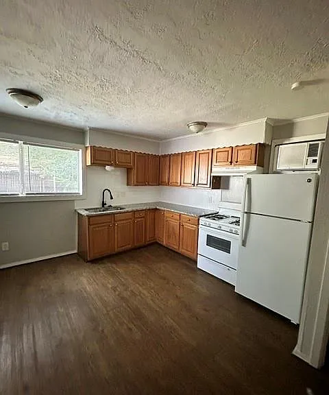 1014 E 23rd St #1 — Photo 2