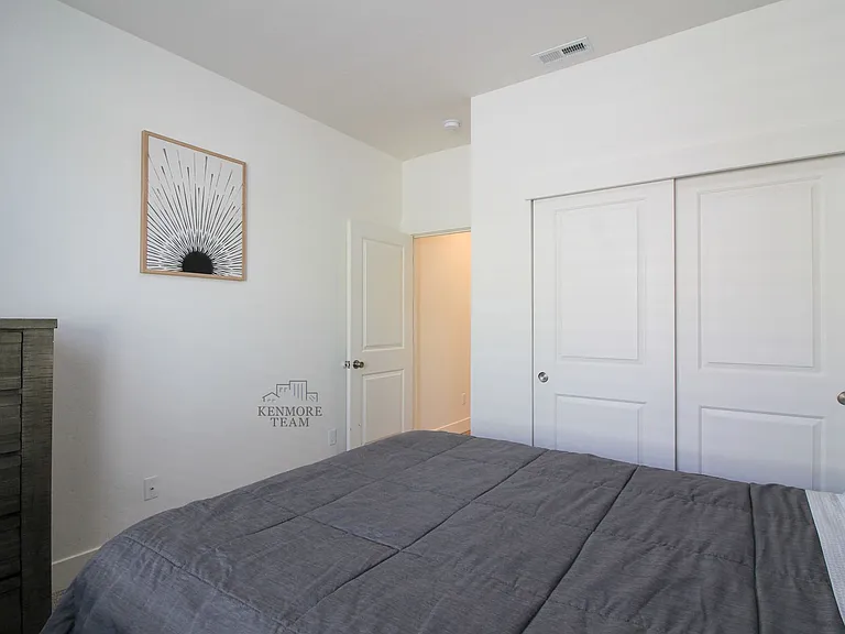 916 Duke Ln — Photo 12