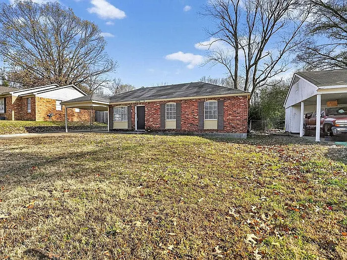 3 bed, 1.5 bath, $1,300 — Photo 2