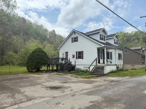241 Sycamore Ave, Pineville, WV 24874