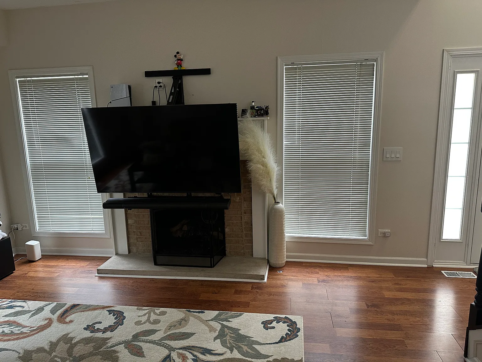 3 bed, 1980 sqft, $2,850 — Photo 3