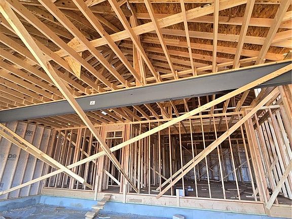 4th image of 8175 Roundtree St