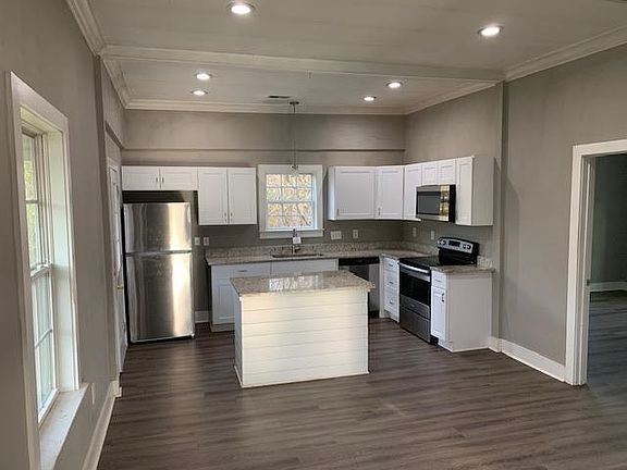 2nd image of 546 W Peachtree St