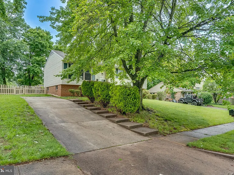 14715 Lock Dr — Photo 9