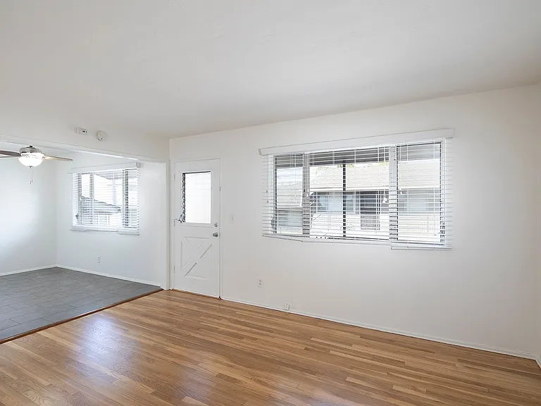 Talmadge Pacific Apartments — Photo 17