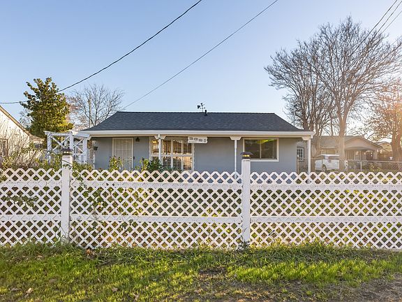 4th image of 2320 Piercy Way