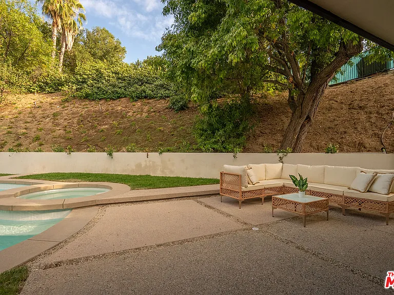 20466 Miranda St — Photo 31