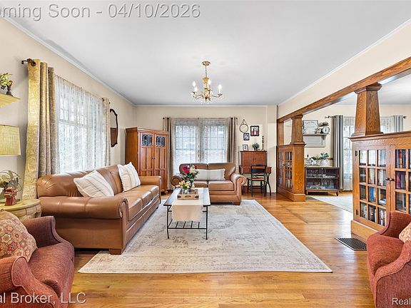 4th image of 183 W Saint Clair St S